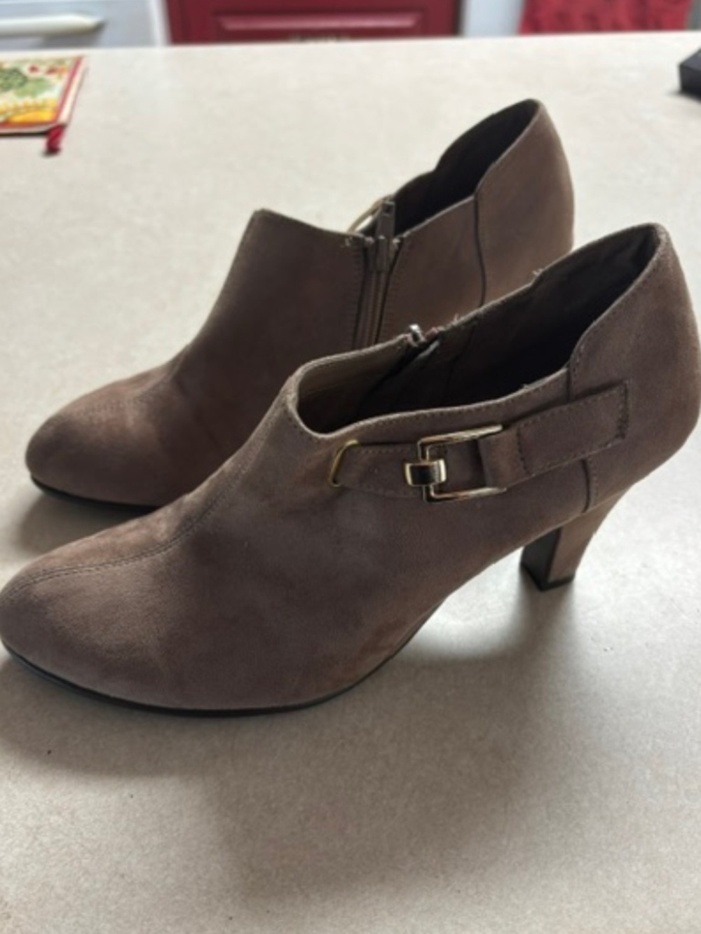 Aerosole tan suede ankle boots- SZ 9.5